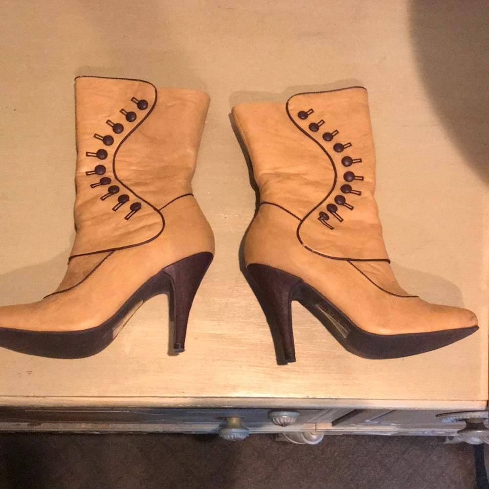 Victorian Boot - Picture 2 of 5